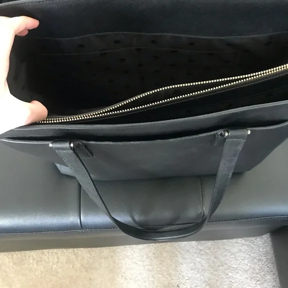 Kate Spade ♠️ tote. - Picture 3 of 6